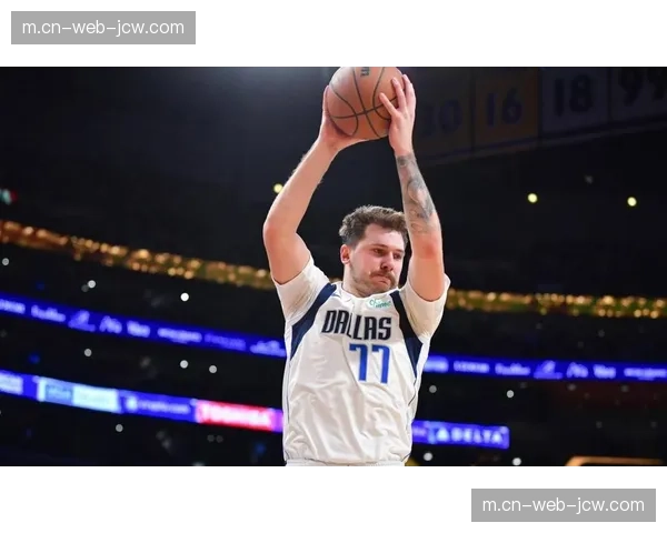 独行侠东契奇复出但内线真空 浓眉离队后防守体系存在断层 独行侠东契奇复出但内线真空 浓眉离队后防守体系存在断层